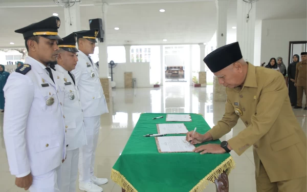Bupati Asahan Lantik 20 Jabatan Administrator dan 27 Pengawas serta Fungsional Pemkab Asahan, Ini Pesannya