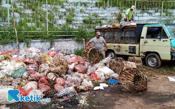 Sampah Menumpuk di Pasar Pagi Kota Batu, Pedagang: Pemkot Pilih Kasih