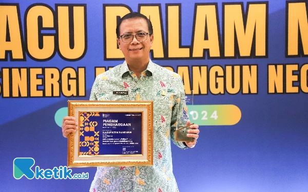 Program Beasiswa BESTI Antarkan Pemkab Bandung Raih Penghargaan LLDIKTI