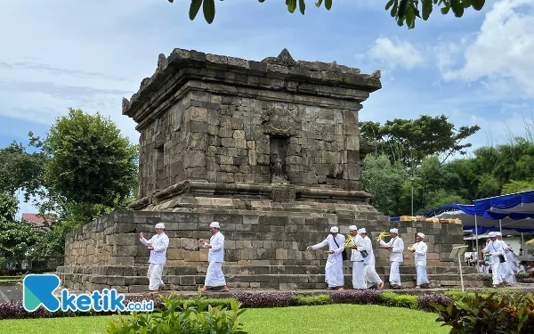 Tak Hanya Ibadah, Upacara Ngembak Geni Jadi Upaya Pembersihan Spiritual Candi Badut