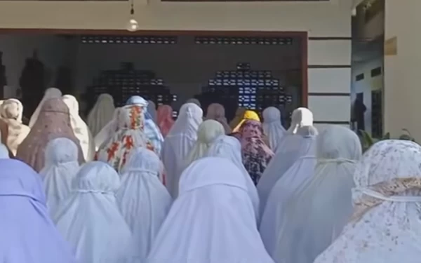 Gunakan Kalender Sendiri, Jemaah Aolia Gunungkidul Gelar Salat Ied Hari Ini