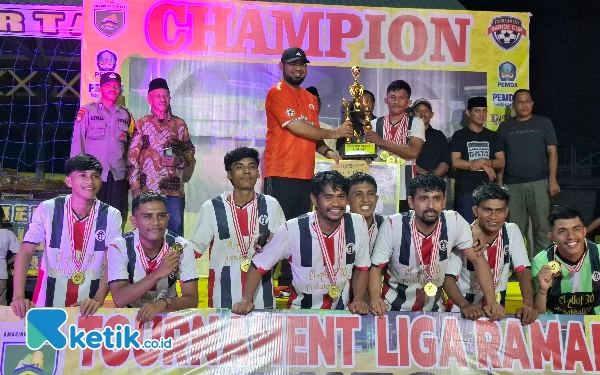 Thumbnail Berita - El Akif Fc Juara Liga Ramadan Futsal Babide Cup VIII 2024. Bupati Bassam Beri Bonus THR ke Tim Juara