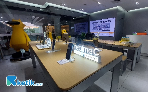Thumbnail Berita - Mudahkan Pengguna, realme Hadirkan Layanan Purna Jual WhatsApp