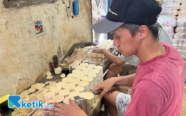 Pj Wali Kota Malang Janji Sampaikan Keluhan Pengrajin Keripik Tempe Sanan ke Pemerintah Pusat