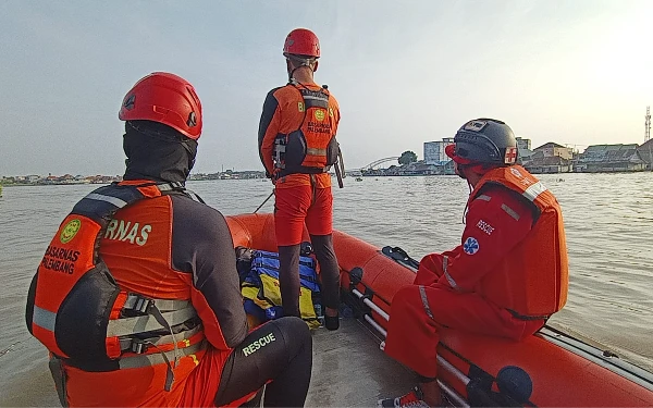 Terpeleset, Pekerja Perbaikan Jembatan Ogan 1 Palembang Tenggelam