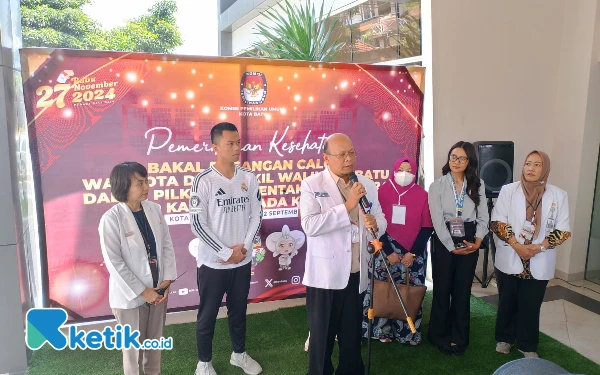 Jalani Tes Kesehatan Calon Pilkada Kota Batu, Paslon Guru Optimis Sehat Walafiat