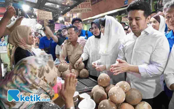 Ditemani Cawabup Mimik, Emil Dardak Blusukan ke Pasar Larangan Sidoarjo