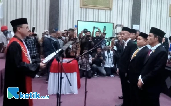 Sah! H Amaliun Resmi Jabat Ketua DPRK Aceh Singkil
