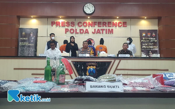 Gelar Pesta Seks Saling Tukar Pasangan, 12 Orang Diciduk Polisi di Villa Batu