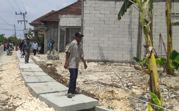 Kasus Pagar Rumah Warga Dirusak Pemdes Mlangi demi Proyek Drainase, BPN - Polres Tinjau Lokasi