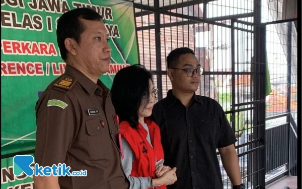 Dikawal Ketat, Ibu Ronald Tannur Dipindahkan ke Kejagung RI melalui Bandara Juanda