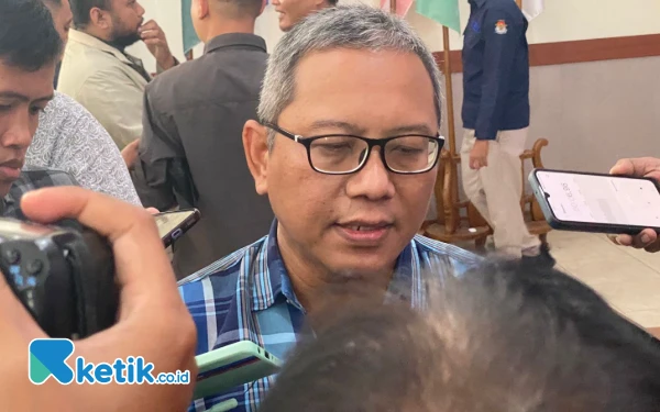 Thumbnail Masa Tenang Pilkada 2024, KPU Surabaya Tak Copot Alat Peraga Sosialisasi