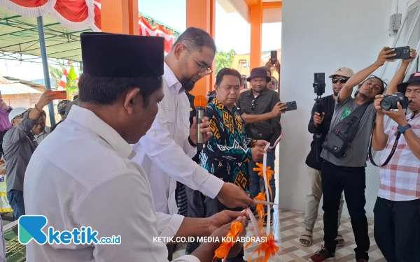 Usai Cuti Kampanye, Bupati Halsel Bassam Kasuba Resmikan Kantor Desa Waringin Obi Utara