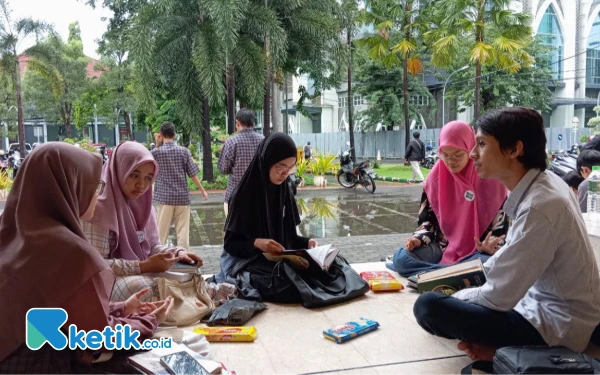 Thumbnail Berita - Kisah Amrullah, Guru Inspiratif Dirikan Komunitas Pengembangan Diri, Antar Anggota Raih LPDP