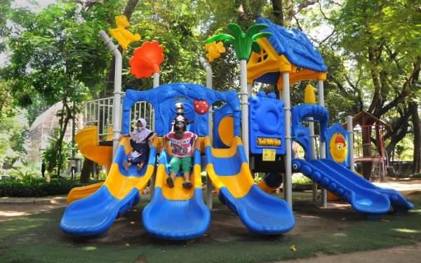 Menuju Kota Ramah Anak, Pemkot Surabaya Daftarkan Taman Cahaya dan Flora untuk Anugerah RBRA