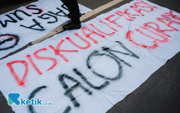 Warga Geruduk Bawaslu Sumsel, Laporkan Adanya Pelanggaran Politik Uang