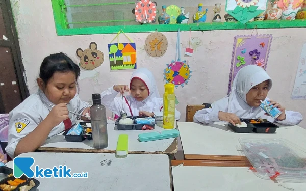 Anggaran Makan Bergizi Dipangkas, Pemkot Surabaya Tunggu Arahan Pusat