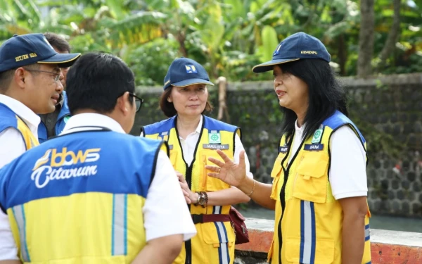 Thumbnail Berita - Cek Penanganan Darurat Pascabencana Sukabumi, Wamen PU Diana: Logistik dan Layanan Dasar Jadi Prioritas