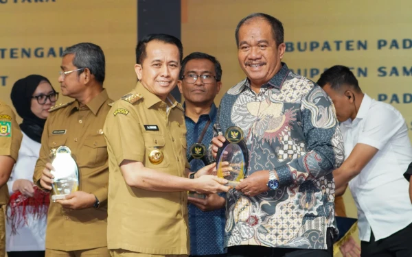 Thumbnail Berita - Pemkab Asahan Raih Penghargaan Keterbukaan Informasi Publik 2024 dari Pemprov Sumut