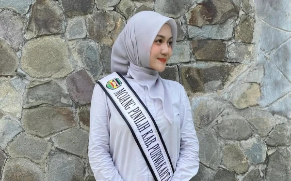 Thumbnail Mojang Purwakarta 2024, Diva Shavanabilla tampil cantik sebelum belajar mengolah eceng gondok bersama @bumikreasi.id Jatiluhur (Foto: Moka Purwakarta)