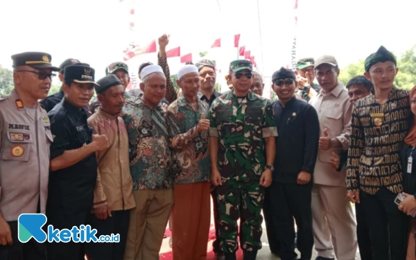 Panglima TNI Resmikan Jembatan Gantung Merah Putih  di Pemalang, Pangkas Jarak 13 Km