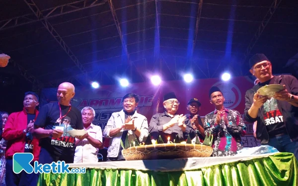Relawan Priarno Connection Cukur Gundul, Syukuran Kemenangan Rijanto-Beky di Kabupaten Blitar