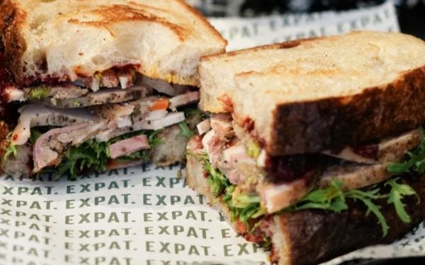 Thumbnail Expat. Roasters Sajikan Menu Spesial Semarakkan Natal