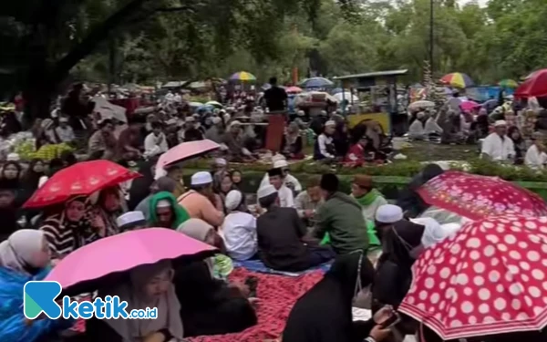 Meski Hujan, Ribuan Orang Ikuti Haul Akbar Al Imamain di Kota Malang