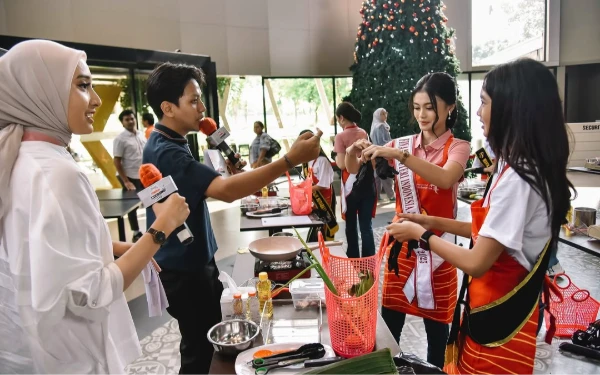 Thumbnail Mereka Finalis Puteri Indonesia Jawa Timur 2025 memadukan kreativitas, dan keahlian memasak menggunakan produk berkualitas dan nikmat dari @finnafood_id (Foto: @puteriindonesiajatim)