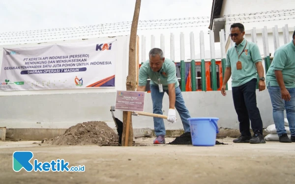 KAI Daop 7 Tanam Berbagai Jenis Pohon Guna Investasi Masa Depan Hijau