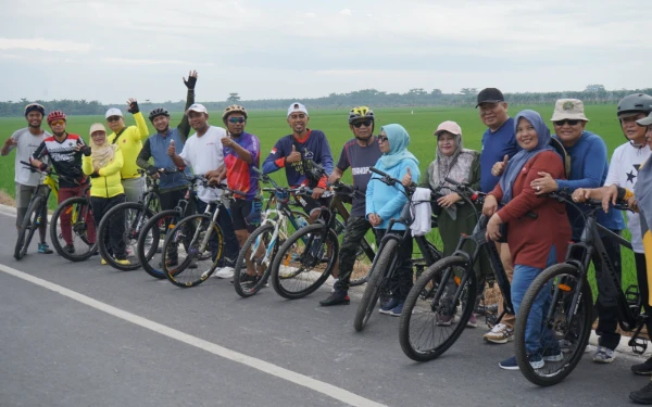 Thumbnail Memanfaatkan Hari Minggu, Bupati Asahan Gowes Bareng