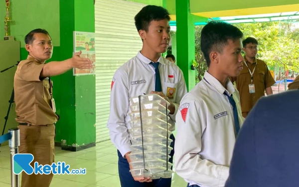 Program Makan Bergizi Gratis, Siswa SMPN 13 Surabaya: Jadi Hemat Uang Saku