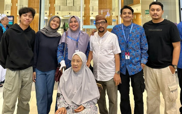 Thumbnail Ibunda Meninggal Dunia, Siti Marwiyah Tulis Pesan Rindu dari Makkah; Ada Ayat Cinta untuk Sang Ibunda
