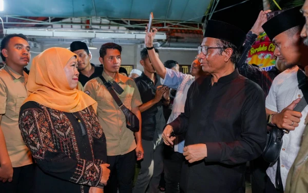 Khofifah Indar Parawansa Takziah ke Rumah Almarhumah Ibunda Mahfud MD