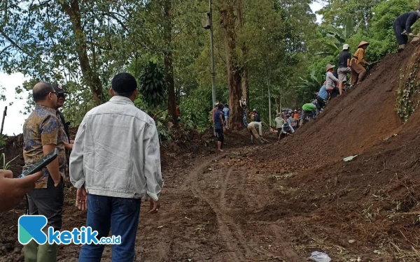 Thumbnail Berita - Hujan Deras di Kota Batu Sebabkan Longsor di 4 Titik