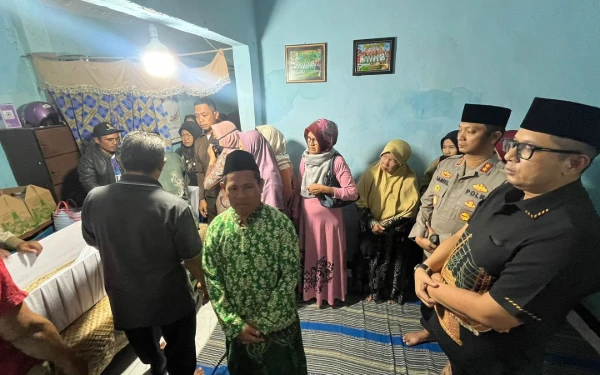 Thumbnail Mojokerto Berduka, Jenazah Tiga Siswa Korban Pantai Drini Disemayamkan