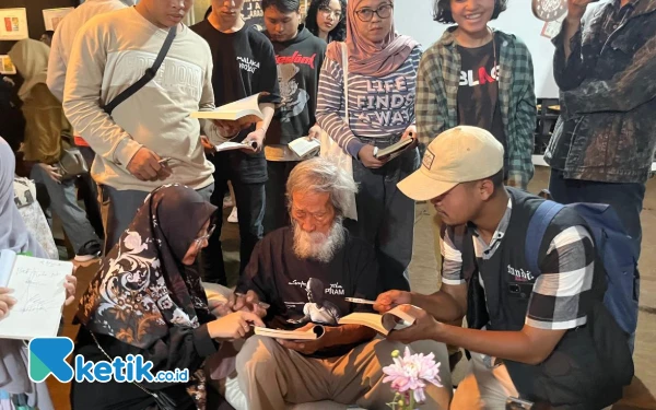 Thumbnail Berita - Merayakan 100 Tahun Pramoedya Bersama Soesilo Toer di Kota Malang