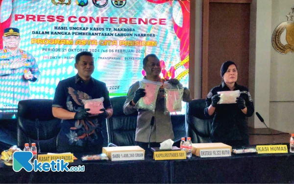 Thumbnail Berita - Sejak November 2024 Polrestabes Surabaya Bongkar 236 Kasus Narkoba, Ada Jaringan Besar Sumatera-Jawa