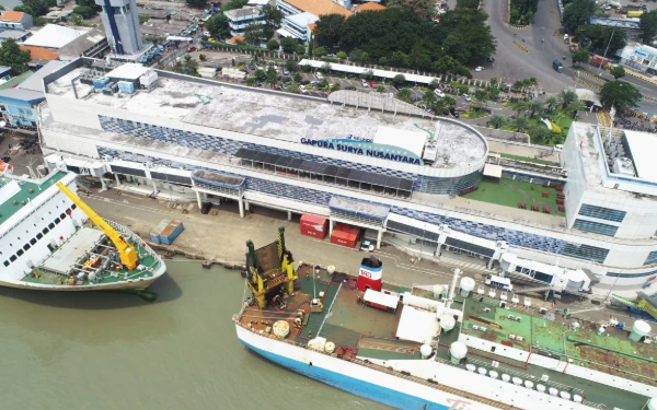 Thumbnail Berita - Pelindo Regional 3 Jawa Catat Kinerja Positif 2025, Arus Kapal Naik 36 Persen