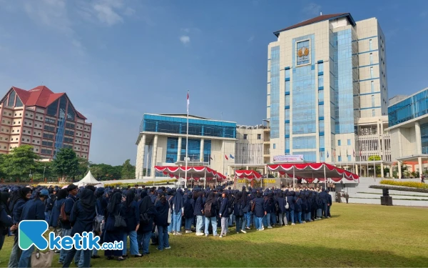 Thumbnail Berita - Unesa Pecahkan Rekor MURI dengan 9.270 Karya Inovatif dalam Festival Mobilitas Akademik