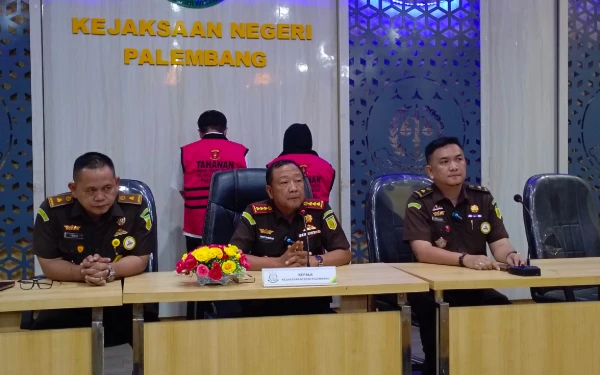Thumbnail Berita - Kejari Palembang Tetapkan 2 Tersangka Baru Kasus OTT Kadisnakertrans Sumsel