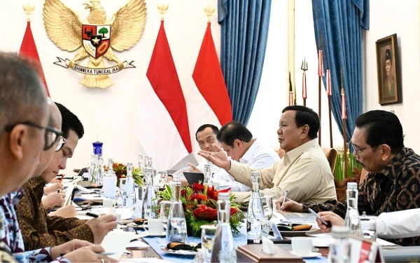 Thumbnail Menteri Komunikasi dan Digital (Menkomdigi) Meutya Hafid dalam keterangannya kepada awak media usai pertemuan menyebut Prabowo ingin menyelenggarakan acara serupa rutin untuk jajaran kabinetnya. (Foto: BPMI Setpres/Rusman)
