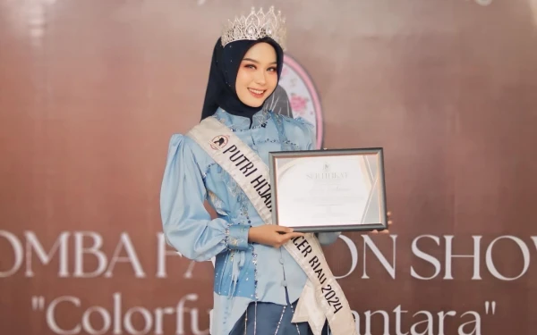 Thumbnail Winner Putri Hijabfluencer Riau 2024, Annisa Indriana, tampil cantik dengan makeup by @beauty_bycaca, attire by @saniaamirahh @saniaamirahboutique. (Foto: Nisa for Ketik.co.id)