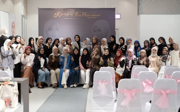 Thumbnail Putri Hijab Indonesia Jawa Timur kolaborasi dengan Karita Surabaya menggelar seminar dan talkshow. (Foto: Putri Hijab Indonesia Jawa Timur for Ketik.co.id)