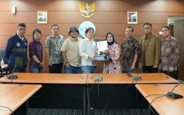 Thumbnail Berita - Ini Daftar 9 Anggota Dewan Pers 2025-2028