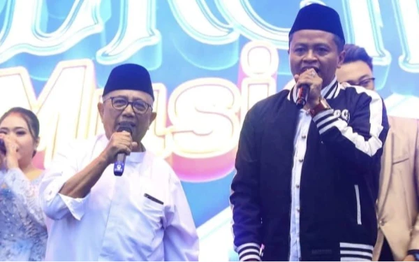Ribuan Warga Blitar Tumpah Ruah di Pesta Rakyat, Bupati Rijanto: Pilkada Usai, Saatnya Bersatu!