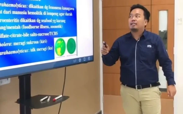 Thumbnail Berita - Mengenal Sosok Ahmad Ridhoi: Dokter Persebaya, Pengusaha sekaligus Dosen yang Penuh Semangat