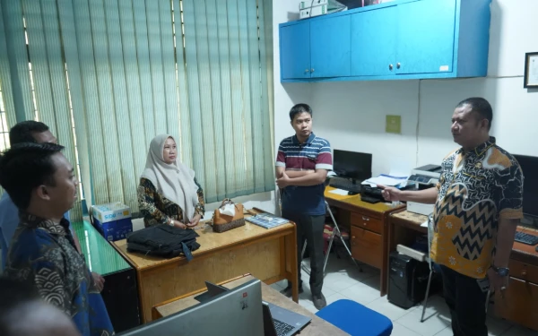 Thumbnail Berita - Tingkatkan Disiplin Dalam Bekerja, Wakil Bupati Asahan Sidak Ke Kantor Dinas Kominfo