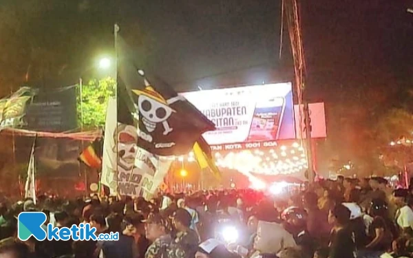 Thumbnail Berita - Bendera Bajak Laut Topi Jerami Berkibar di Rontek Gugah Sahur Pacitan