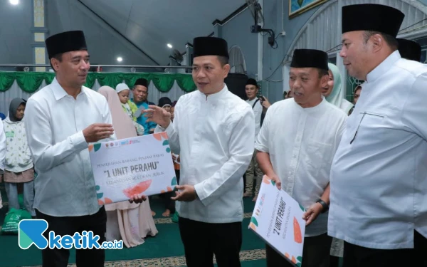 Bupati Bandung Serahkan Bantuan Perahu ke-16 Kecamatan untuk Percepatan Evakuasi